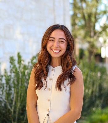 Portrait of Andrea Calderon, REALTOR®.